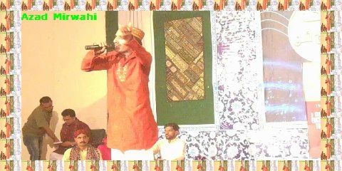 سنڌ جو ڪمار سانو سنڌ ميوزم ۾ پنهنجي فن جو مظاهرو ڪري رهيو آهي