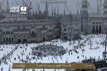 نمازِ ظہرکیئے نمازی حضرات مسجد الحرام میں آریے ہیں 2014-06-07