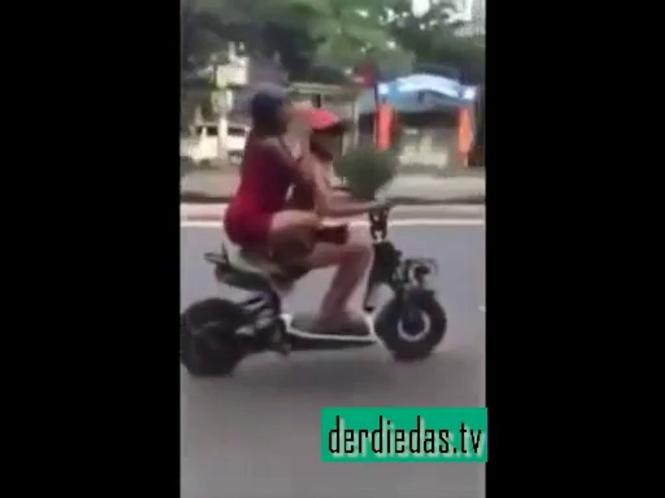 Ahh Mädchen, bleib doch sitzen!