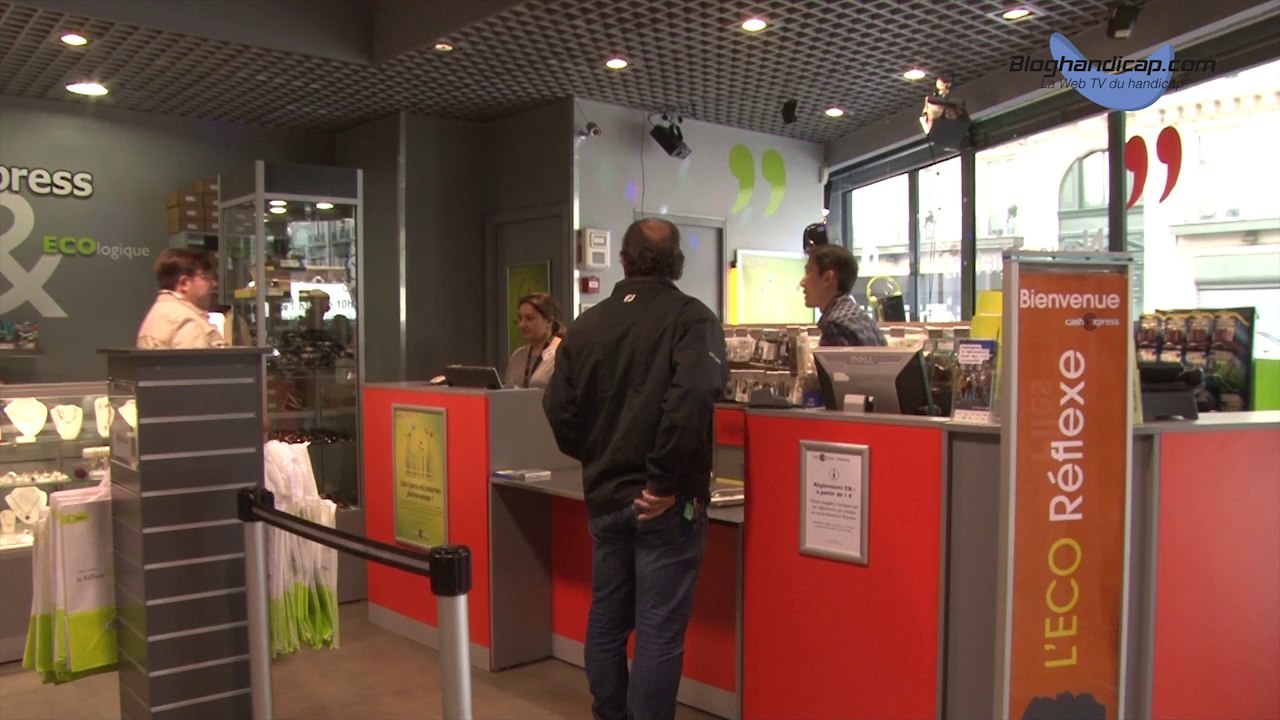 Visite d'un commerce "Accessible par conviction" - www.bloghandicap.com - La Web TV du Handicap