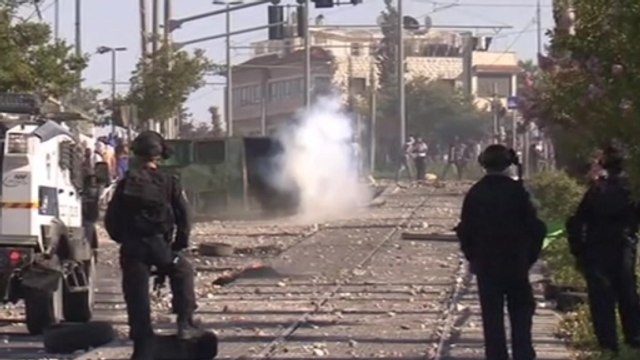 Palestinians, Israeli police clash