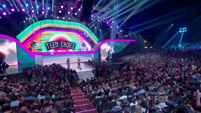 Ashton Kutcher Discurso Subtitulado al Espanol - Teen Choice Awards 2013