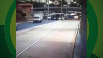 Viaduto em construção desaba e deixa feridos em Belo Horizonte