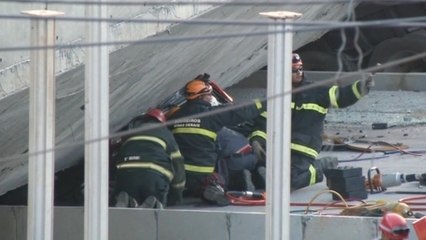Overpass collapse in Brazil smashes vehicles, kills two