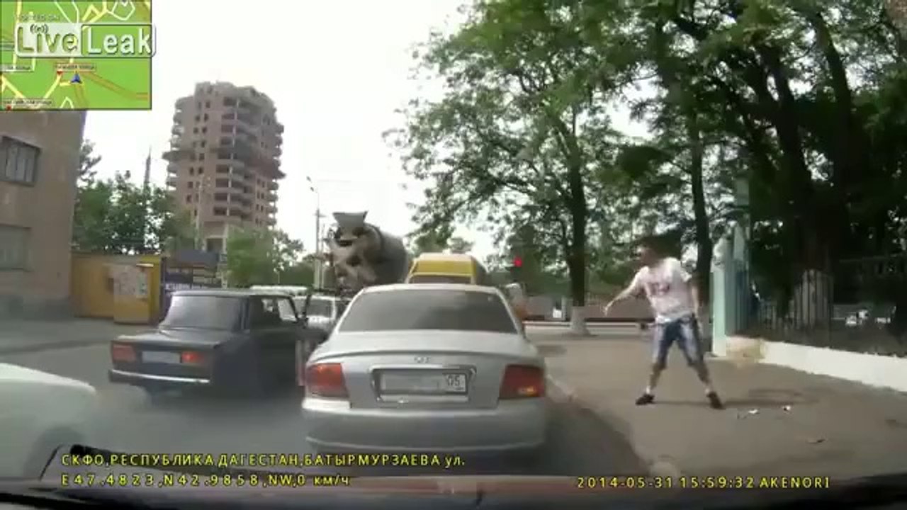 Arabadan Çöp Atan Adama Güzel Ayar
