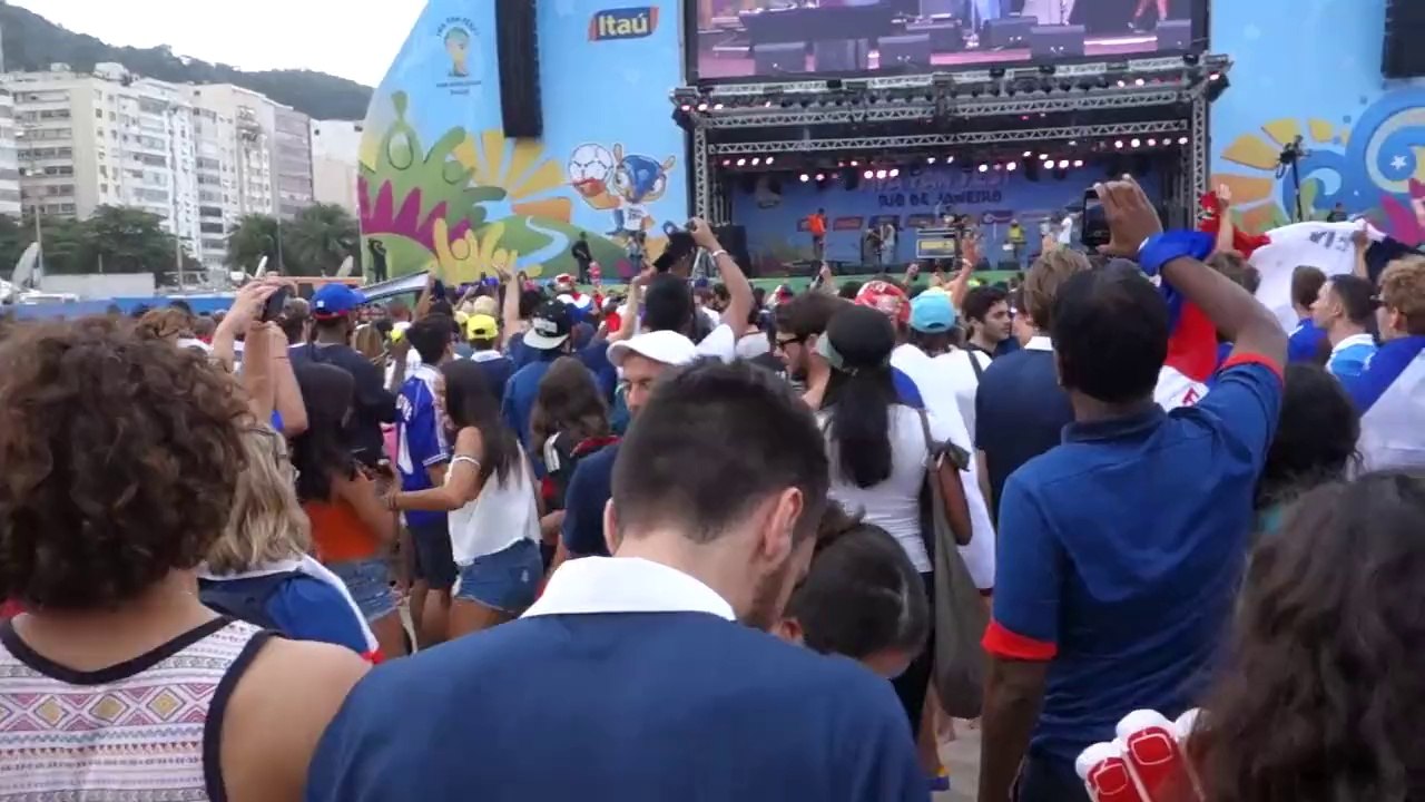 Coupe du Monde de Football: France-Nigeria (Marseillaise a la fin du match)