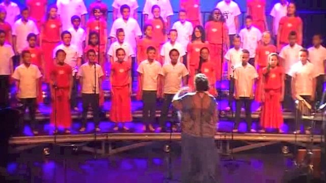 Académie de la Réunion - rencontres académiques des chorales du 1er degré 2014 : Ti bal lontan - Chorale de l'école du centre, Cilaos