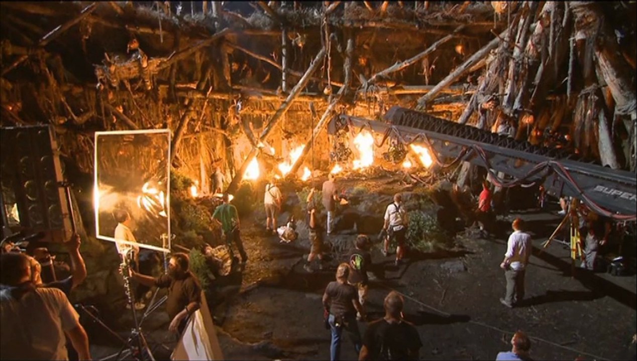 Dawn Of The Planet Of The Apes - Epic Dawn Featurette