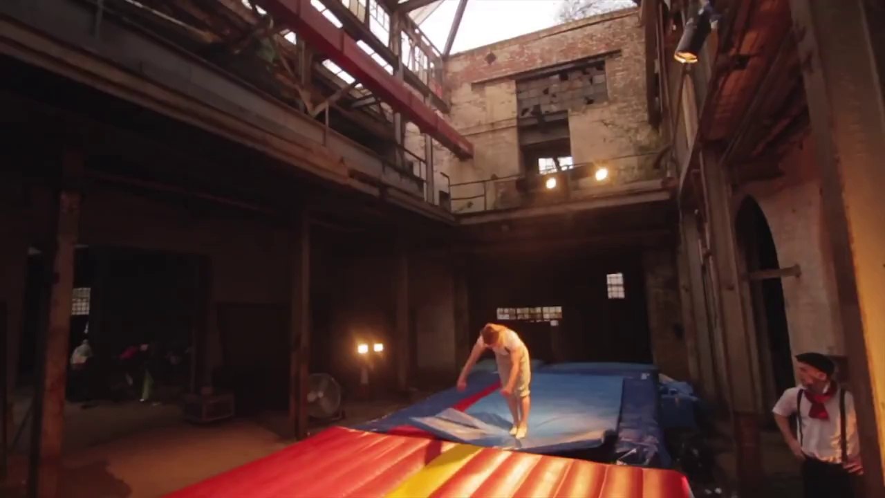 CIRCUS IN AN ABANDONED FACTORY -- CIRCULUS