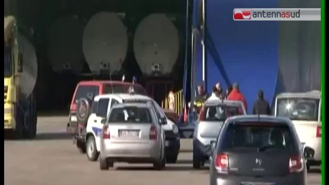 TG 03.07.14 Mistero sull'identità del cadavere rinvenuto nel porto. Magistrato dispone autopsia