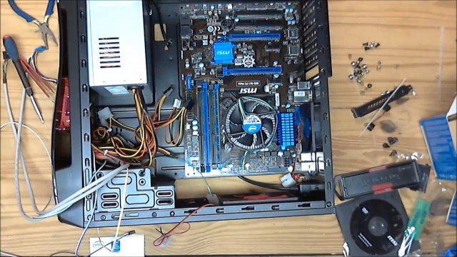 Montage d'un ordinateur fixe à partir de pièces détachées étape 8 le bloc alimentation