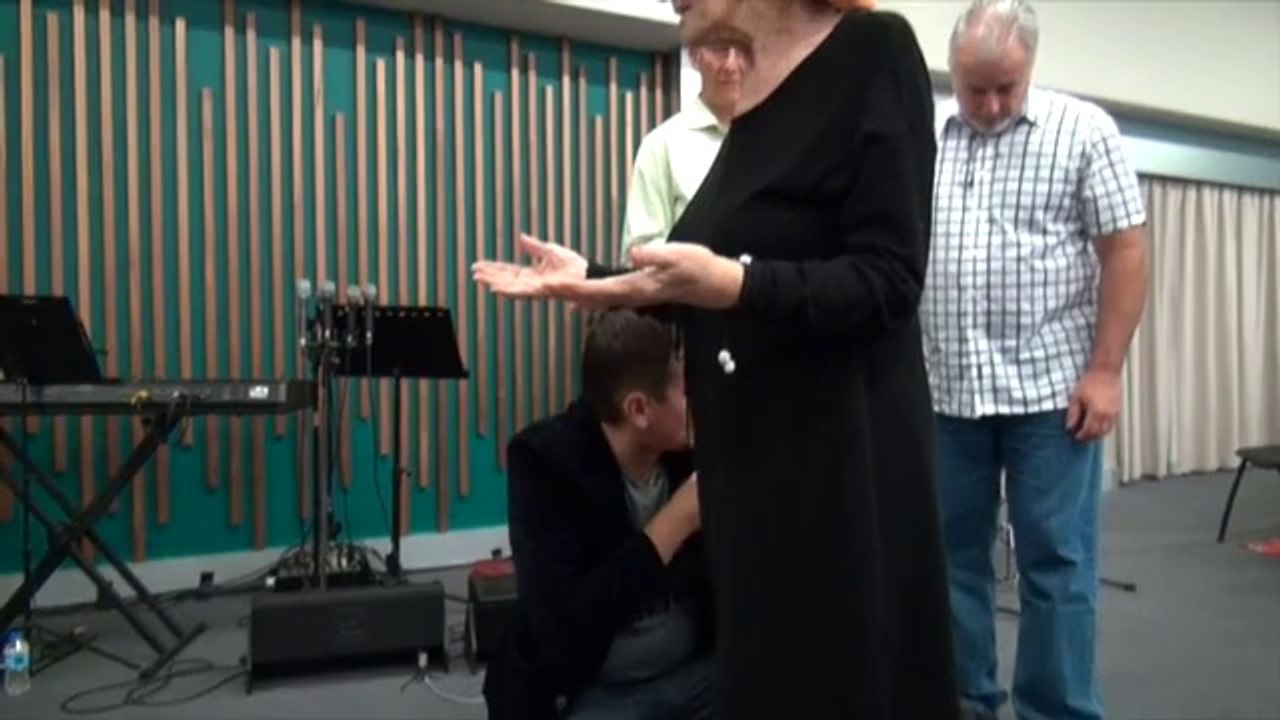 Lady hit by a bus miraculously healed - John Mellor Australian Healing Minister