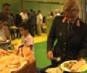 Hollanda ordusundaki Müslüman askerlere iftar