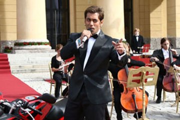 Singing fever strikes Salman Khan!