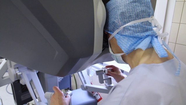 Chirurgie digestive cœlioscopique robot-assistée