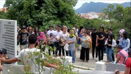 BARIŞ AKARSU MEZARI BAŞINDA ANILDI