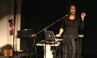 Fragment de l'actuació de Pamela Z a la Fundació Joan Miró