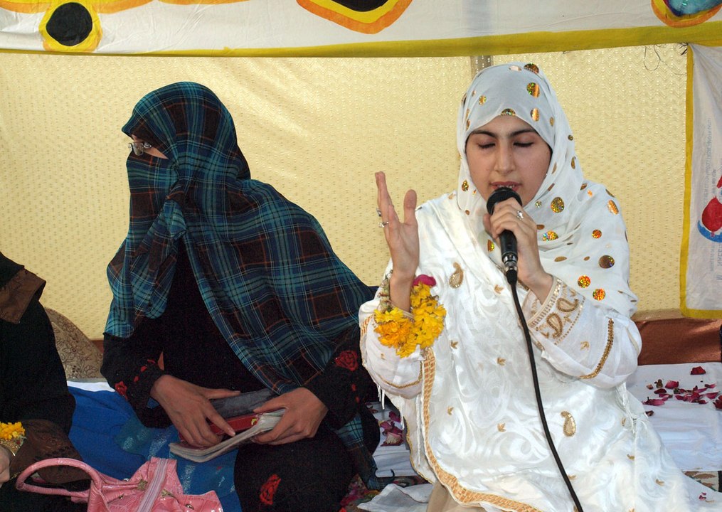 New super hits naat 2016 by naatkhuwan hafiza ayesha kiyani QTV