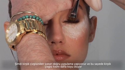 Sade Buğulu Göz Makyajı (640x360_SD)