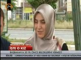 Erdoğan'ın Cumhurbaşkanlığı Adaylığını Açıkladığı Gün Yaptığı Konuşmada Andığı 20 Yıl Önceki Kolundaki Oyuncak Bileziği Veren Kız