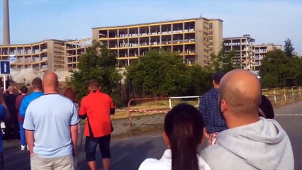 Un homme frôle la mort lors d'une démolition d'immeuble