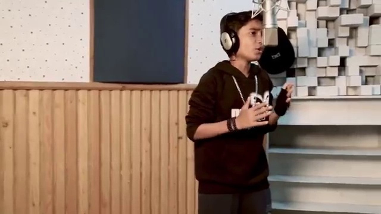 Blue Eyes Yo Yo Honey Singh Cover By Noddy Khan - PlayIt.pk