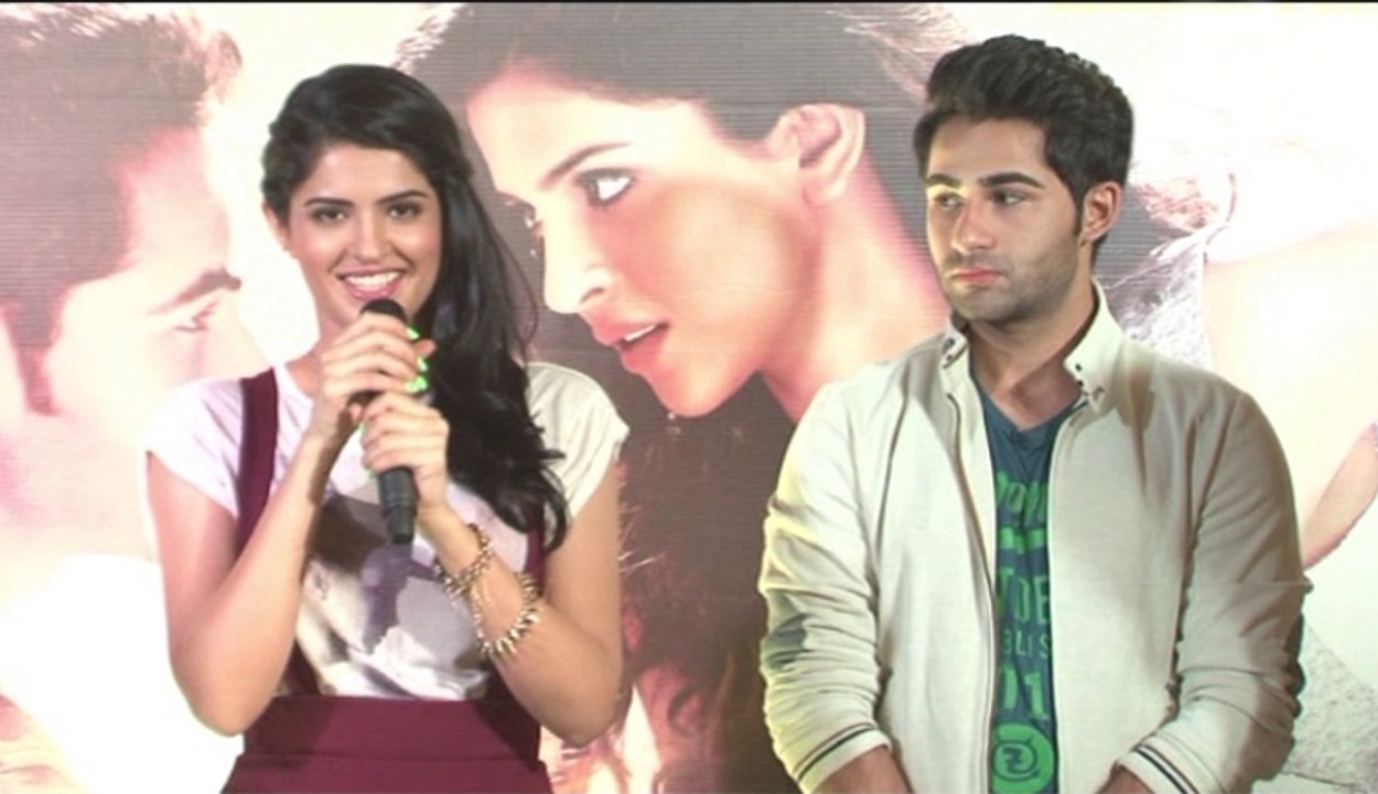 Armaan Jain & Deeksha Seth Promotes Lekar Hum Deewana Dil @ Infinity Mall Malad!