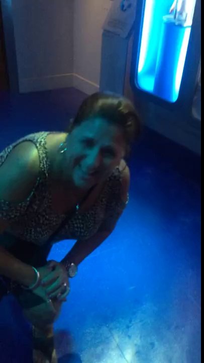 Une femme se fait attaquer par un requin dans un aquarium (Washington)