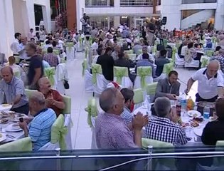 İhsanoğlu Trabzon'da iftar yemeğine katıldı