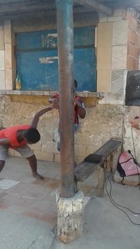 Jeu de combat sur la PlayStation 3D - On s'amuse comme on peut dans les favelas!