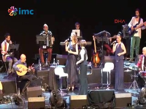 Kardeş Türküler, Sezen Aksu ve Ara Dinkjian'la beraber Açıkhava'daydı