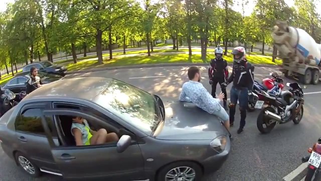 ▶ Нападение байкеров на машину! (с неожиданным концом!)