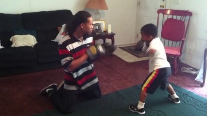 Champion de Boxe de 5 ans... L'avenir de la boxe!