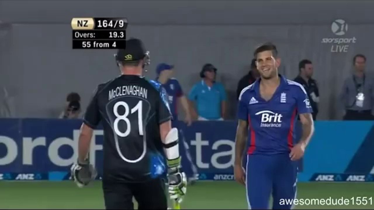 Very Funny Battle  Mitchell McClenaghan vs Jade Dernbach 1st T20 Auckland 2013 HD