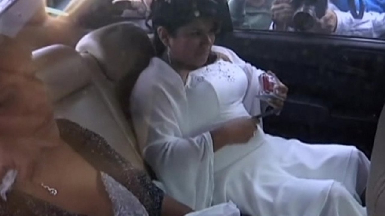 Wedding bells for Van der Sloot
