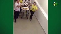 Neymar chega a hospital de maca com gritos de fãs