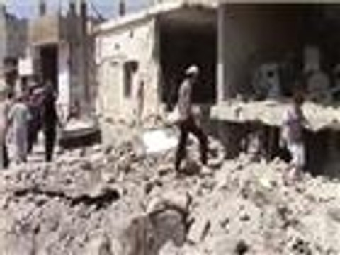 إصابة العشرات بمدينة سرمين بإدلب جراء قصف جوي كثيف