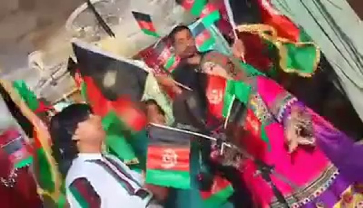Pashto new song 2014 by Nadia gul and Rahim - pashtosongshd