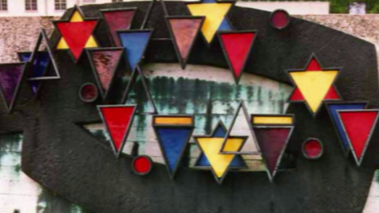 Les Fanatiques Des Triangles ?