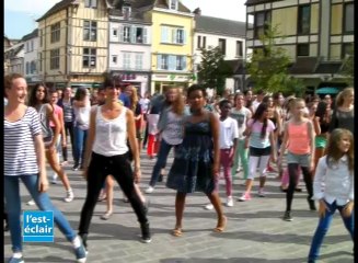 Un flash mob géant sur la place de l'hôtel de ville