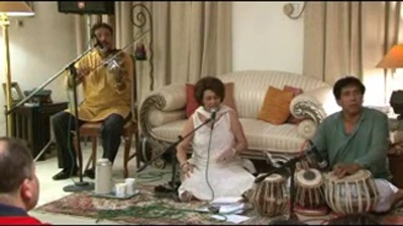 Hum kyun Rahein Akeley