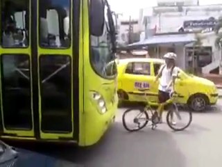 MOUNTAIN BIKE VS BUS HAHAHAHAH