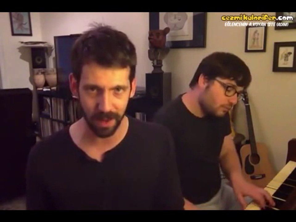 1 Şarkıyı 29 Ünlü Sesi Taklit Ederek Söylemek