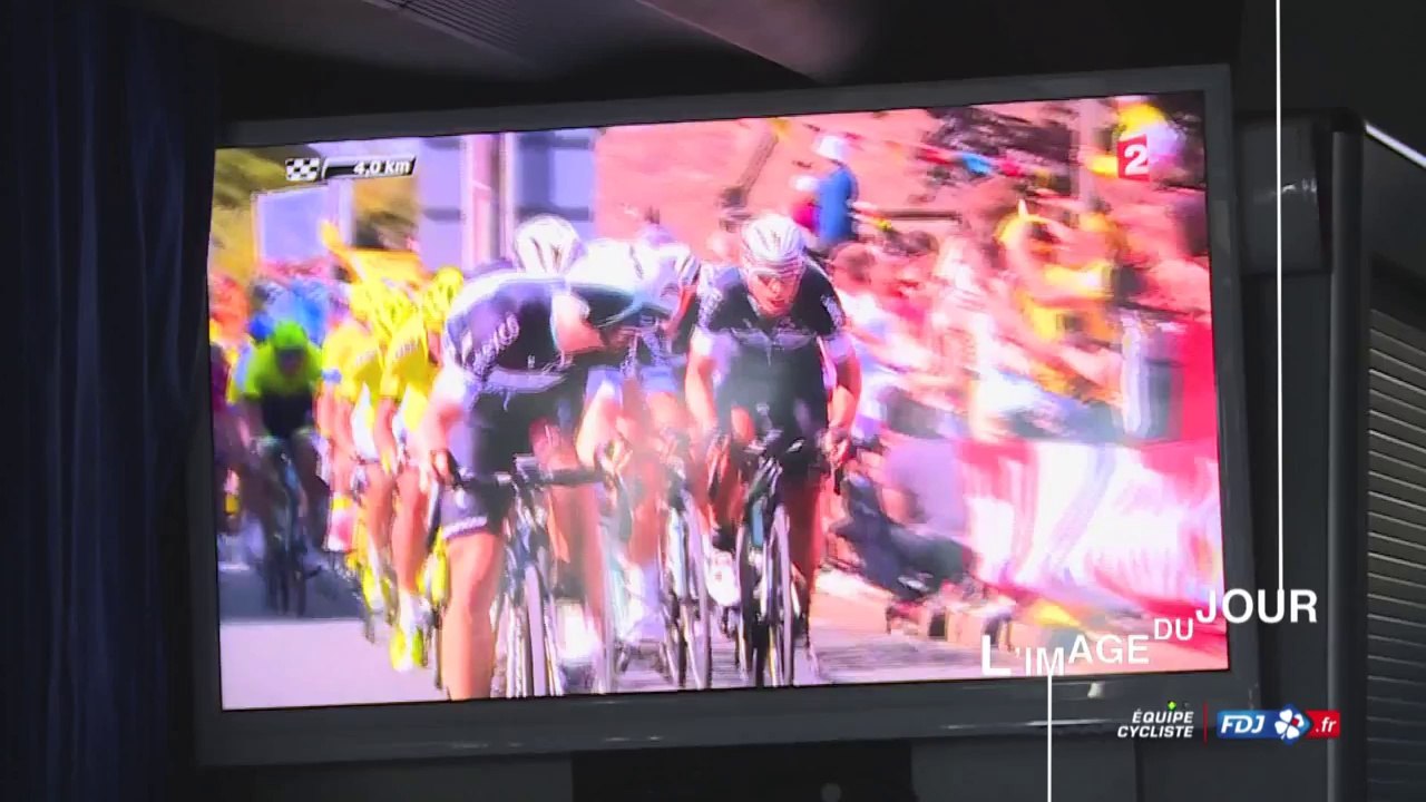 Tour de France - L'image du jour #1 : Le sprint d'Harrogate vu du bus FDJ.fr
