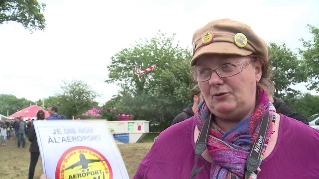 Plusieurs milliers d'opposants au projet d'aéroport à Notre-Dame-des-Landes (Loire-Atlantique)
