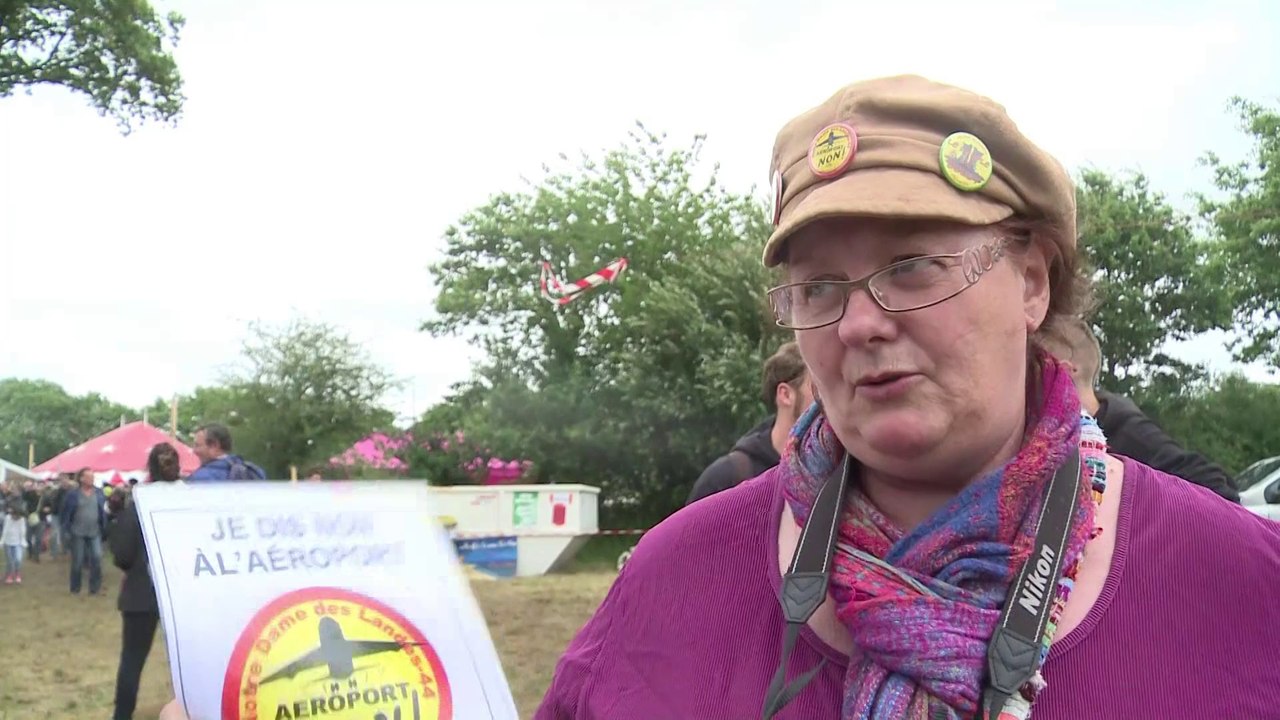 Plusieurs milliers d'opposants au projet d'aéroport à Notre-Dame-des-Landes (Loire-Atlantique)