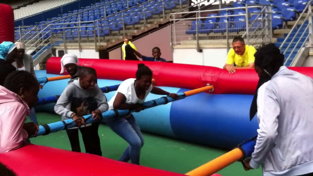 Jeux pour les grandes au goûter des riverains du Stade de France