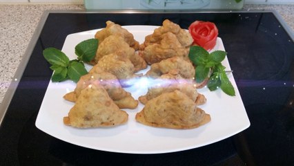 Aloo Kay Samosay آلو کے سموسے / Cook With Saima