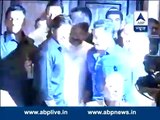 Salman Khan hugging Shahrukh Khan in Baba Siddiqui's Iftar Party.