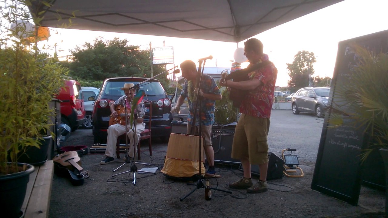 Hula trio